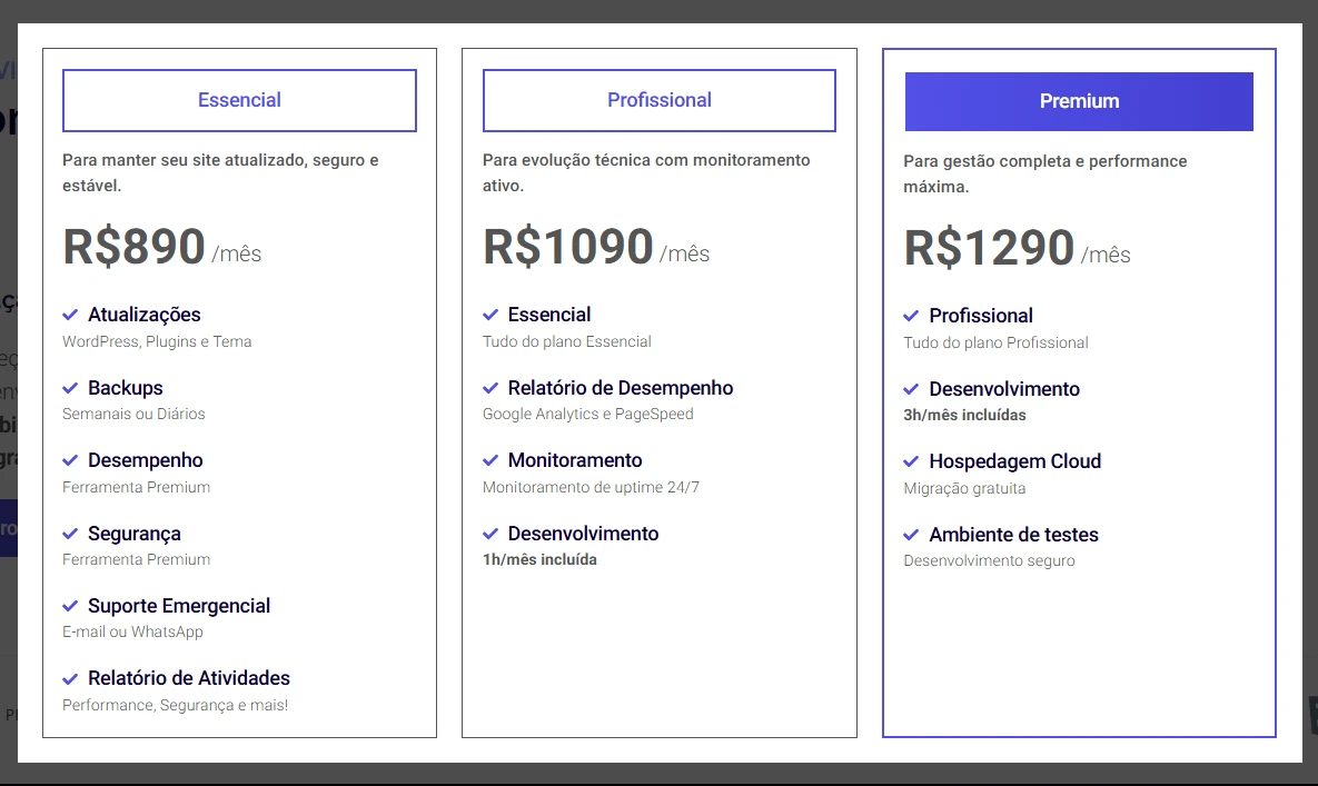 Tabela comparativa de três planos de serviços de sites para 2026: Essencial (R$890/mês), Profissional (R$1090/mês) e Premium (R$1290/mês). Os recursos incluem atualizações, backups, monitoramento e hospedagem na nuvem.
